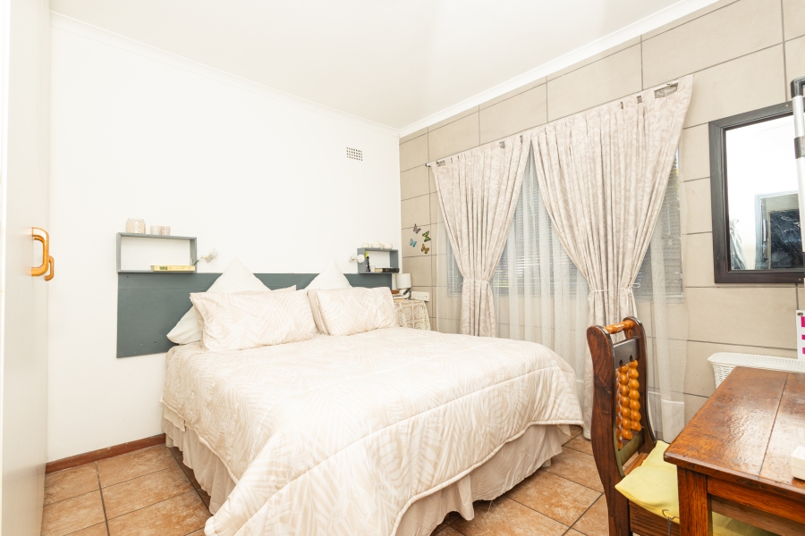 2 Bedroom Property for Sale in Oakglen Western Cape